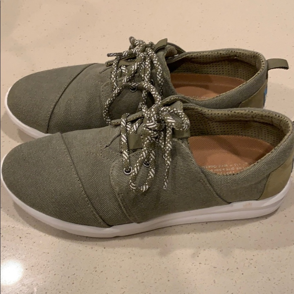 Tom’s Women’s canvas runners